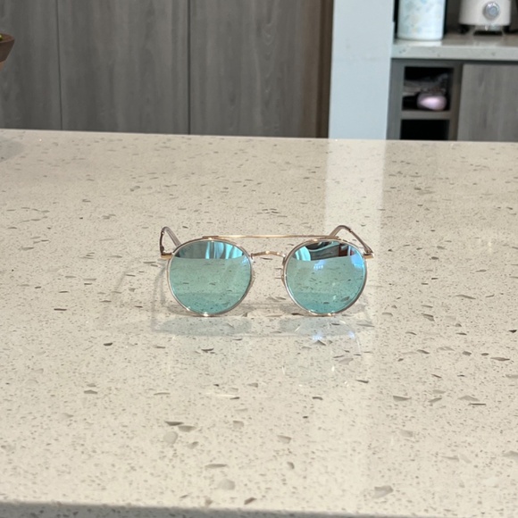 Women's Round Polarized Sunglasses - Picture 4 of 4